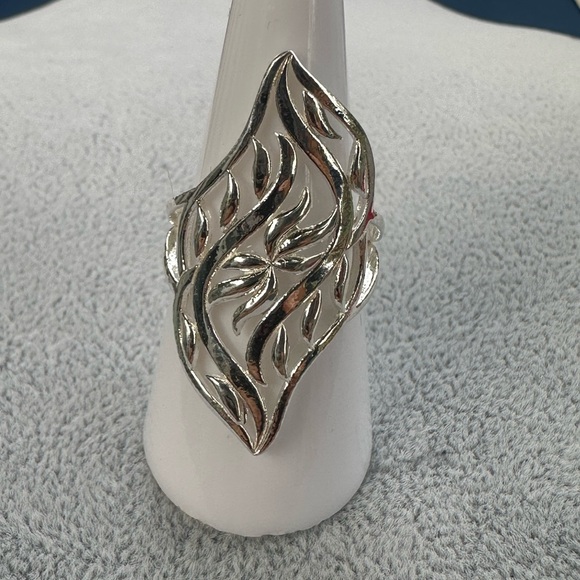 New 925 Italy Sterling Silver Elegant Silver Leaf Design Ring Size 7.5 - Picture 5 of 11